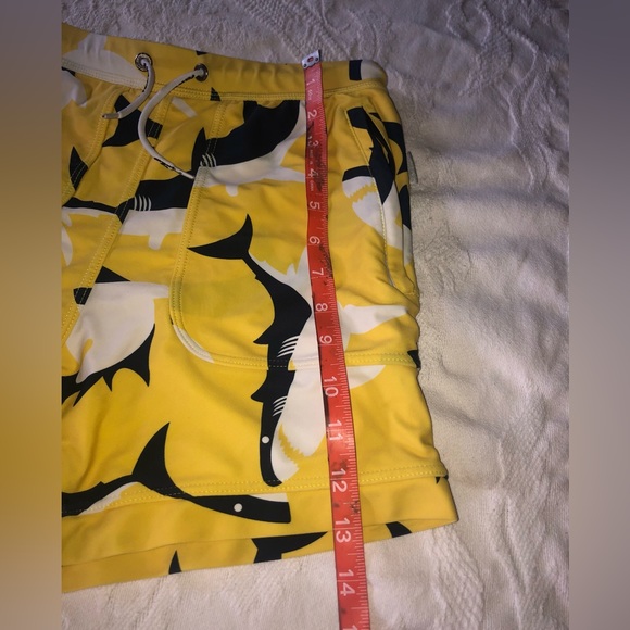 TADDLEE mens swim trunks size small yellow/ shark patterned - Picture 6 of 8